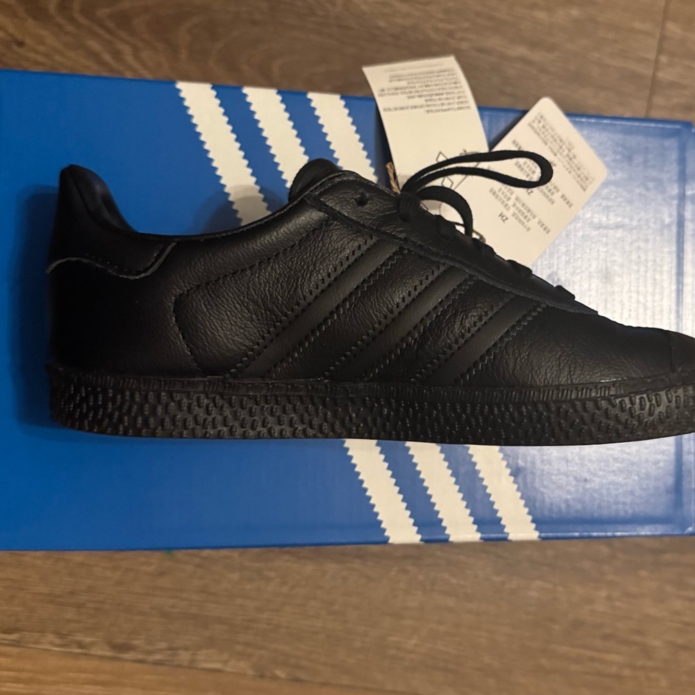 Kid Adidas Gazelle shoes 1y